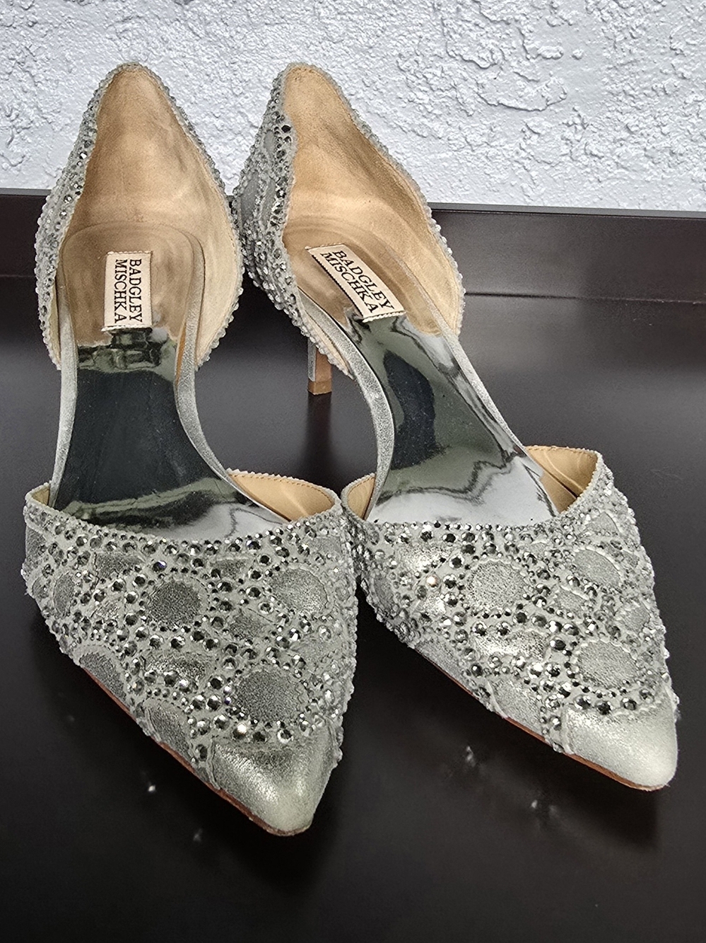 Badgley Mischka Size 9 Silver Beaded Kitten Heel Pointed-Toe D'Orsay